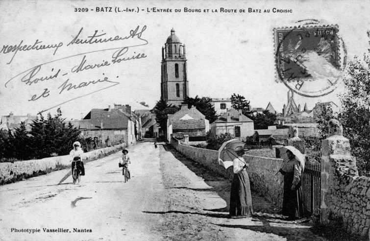 Image de la rue des Étaux, en direction du Croisic, au Bourg de Batz 