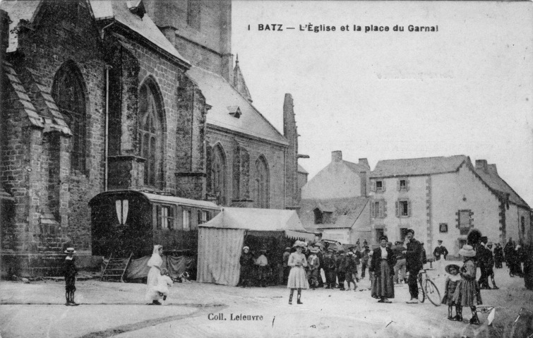 Image de la place de l'ancien Garnal et du restaurant Maurice au Bourg de Batz