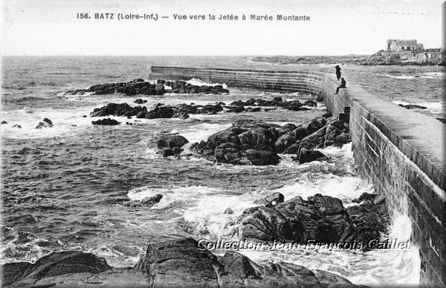 156. Batz (Loire-Inf.)  Vue vers la Jetée à Marée Montante (1)