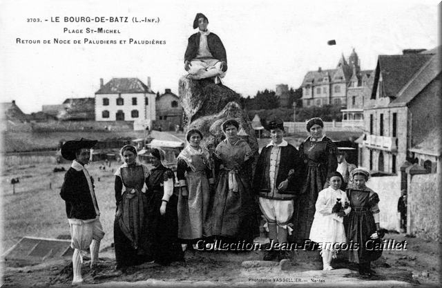 3703. - Le Bourg-de-Batz Plage Saint-Michel Retour de Noces de paludiers et paludières