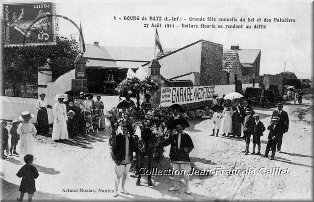 6 - Bourg de Batz (L.-Inf.) - Grande fête annuelle... Voiture fleurie se rendant au défilé