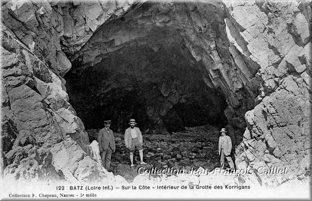 122 Sur la Côte - Intérieur de la Grotte des Korrigans